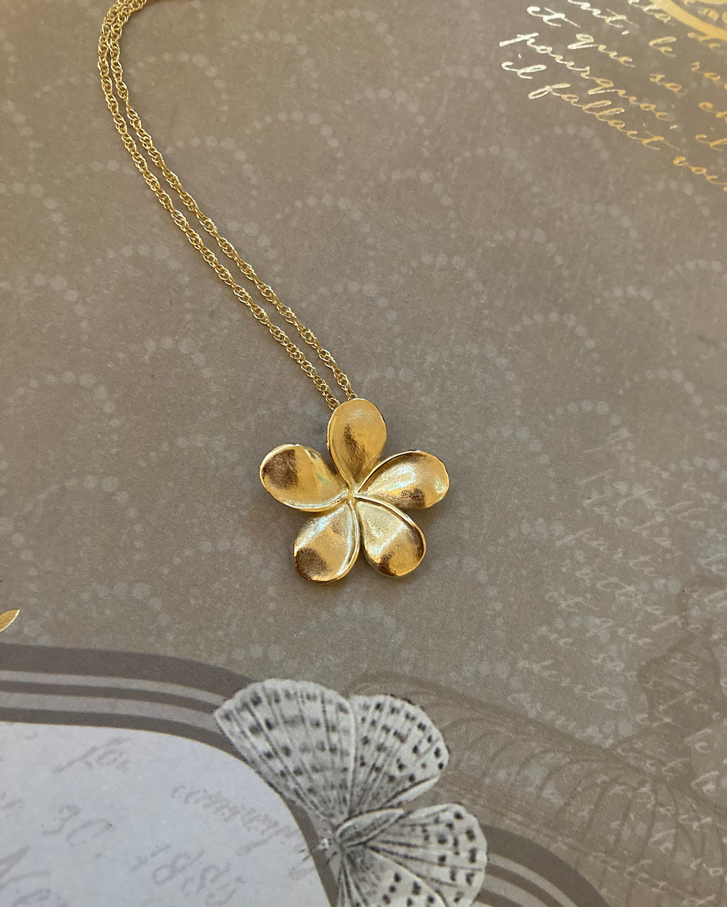 Plumeria Pendant in 18k Gold