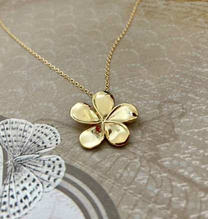 Plumeria Pendant in 18k Gold