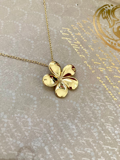 Plumeria Pendant in 18k Gold