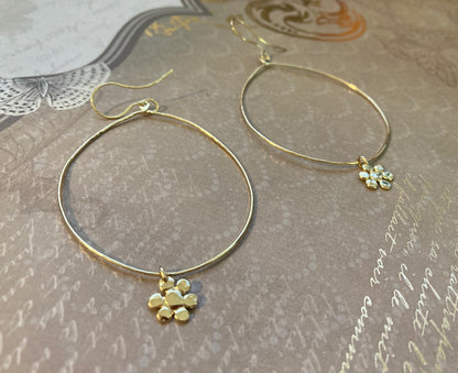 Flower Hoop Earrings in 18k Yellow Gold