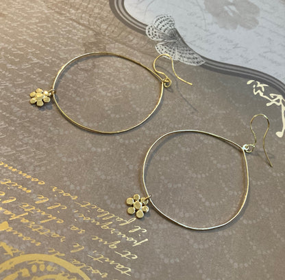 Flower Hoop Earrings in 18k Yellow Gold