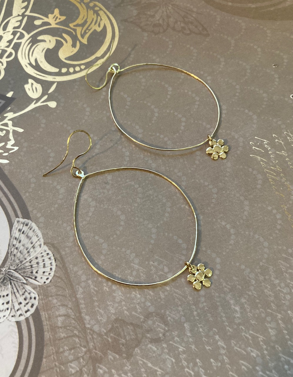 Flower Hoop Earrings in 18k Yellow Gold