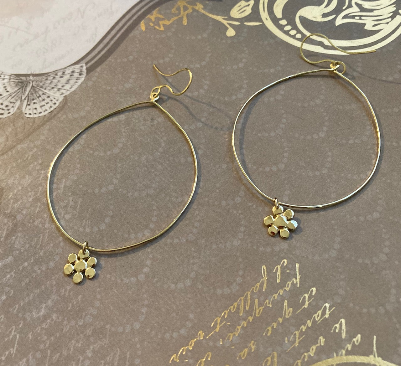 Flower Hoop Earrings in 18k Yellow Gold