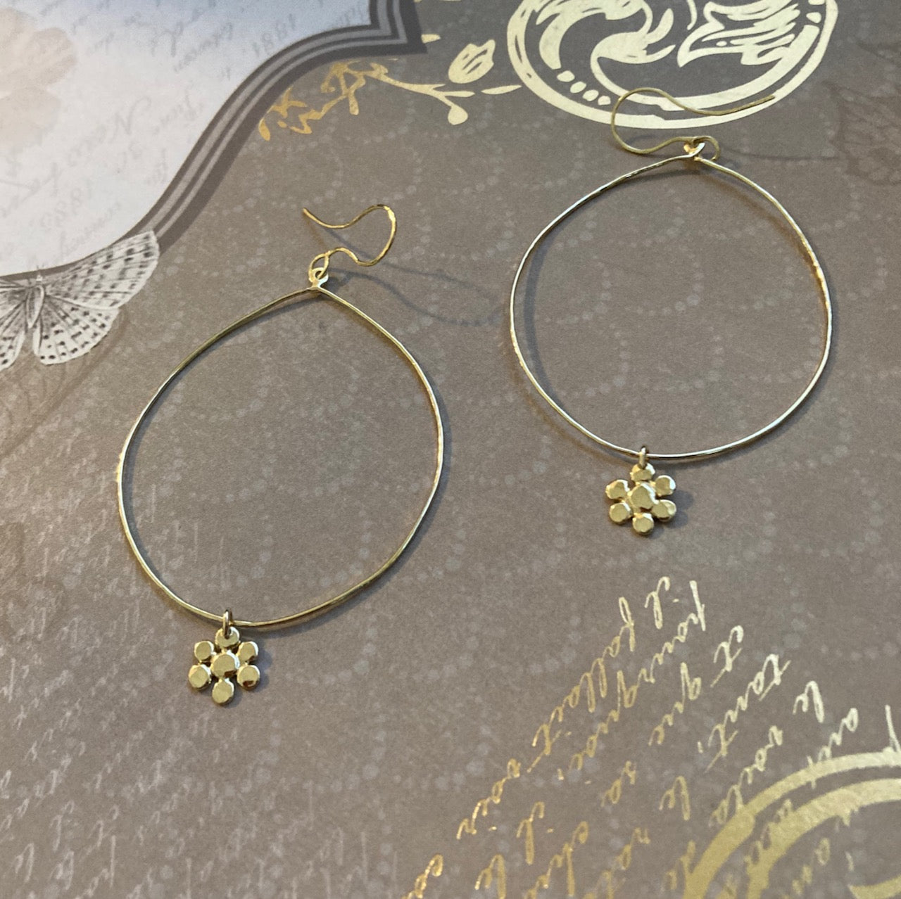 Flower Hoop Earrings in 18k Yellow Gold