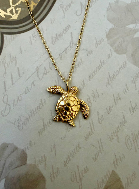 Honu - Lightweight Hawaiian Green Sea Turtle Pendant in 18k Gold