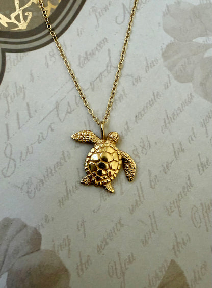 Honu - Lightweight Hawaiian Green Sea Turtle Pendant in 18k Gold