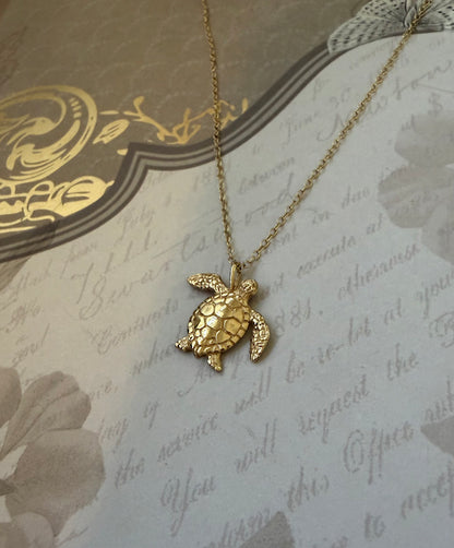 Honu - Lightweight Hawaiian Green Sea Turtle Pendant in 18k Gold