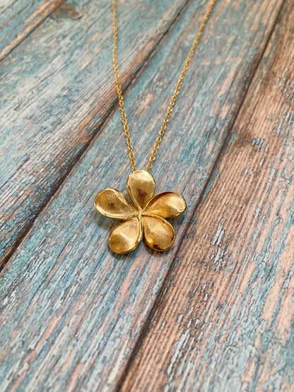 Plumeria Pendant in 18k Gold