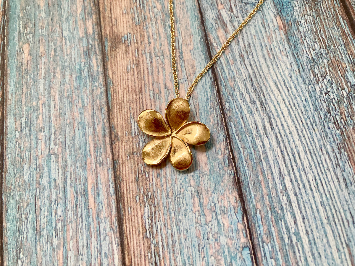 Plumeria Pendant in 18k Gold