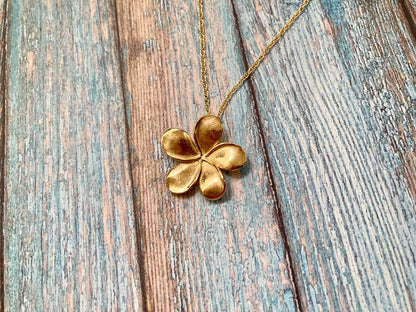 Plumeria Pendant in 18k Gold