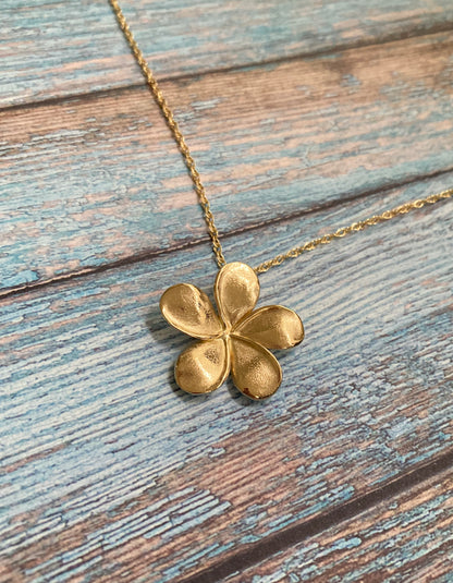 Plumeria Pendant in 18k Gold
