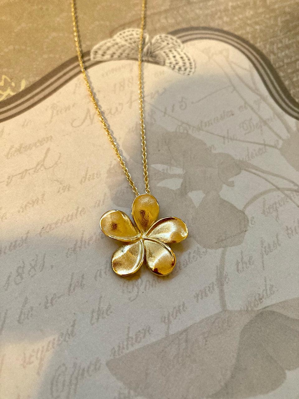 Plumeria Pendant in 18k Gold