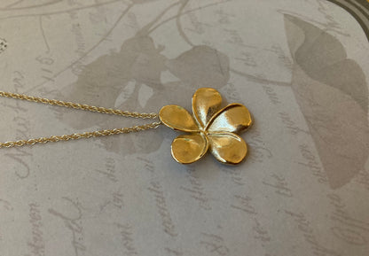 Plumeria Pendant in 18k Gold