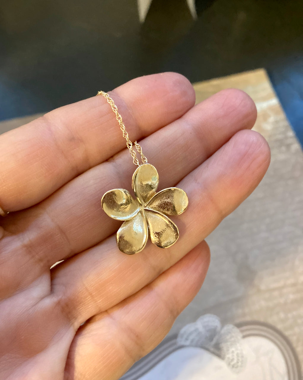 Plumeria Pendant in 18k Gold