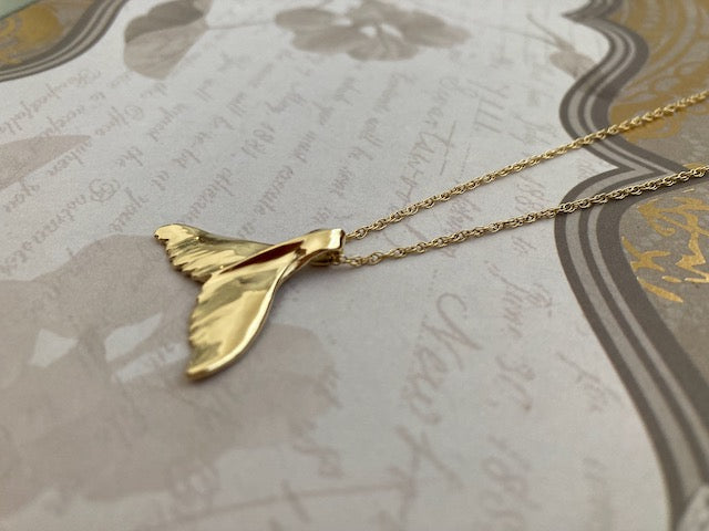 Humpback Whale Tail Pendant in 18k Gold