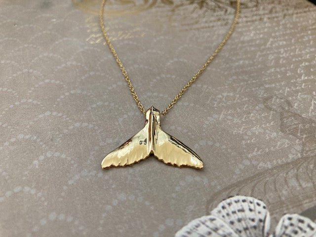 Humpback Whale Tail Pendant in 18k Gold