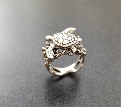 Honu Hawaiian Green Sea Turtle on Coral Ring