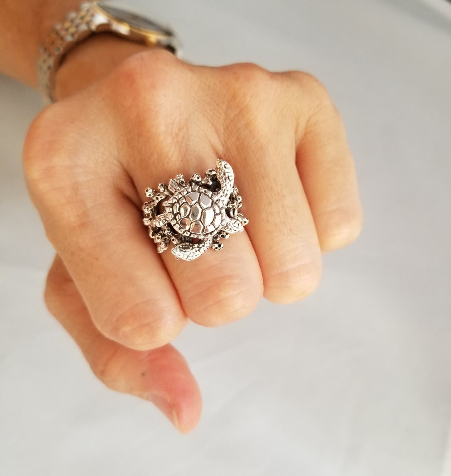 Honu Hawaiian Green Sea Turtle on Coral Ring