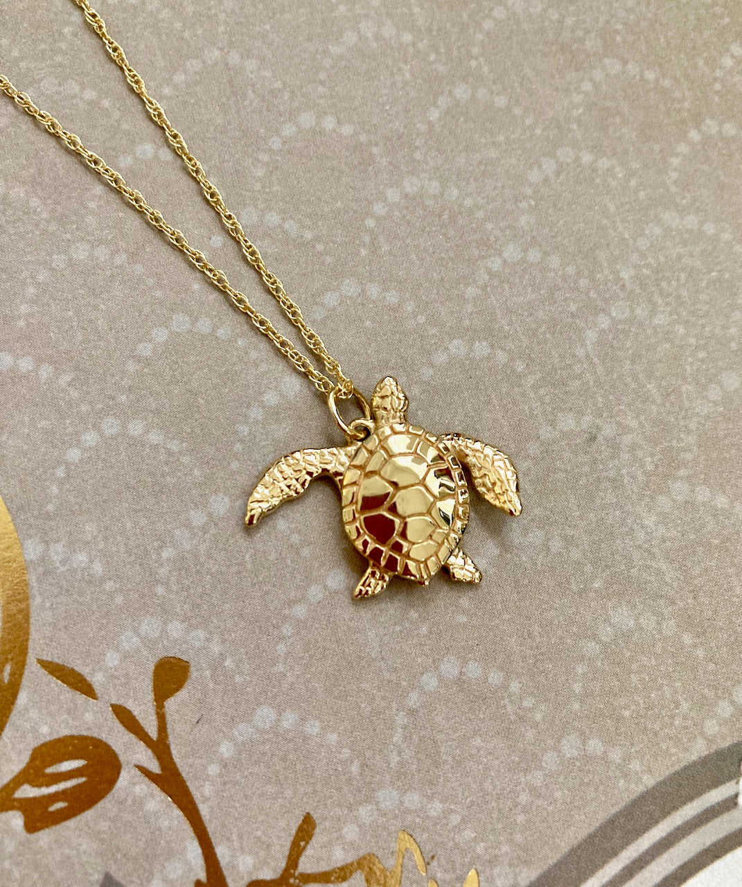 Honu - Hawaiian Green Sea Turtle Pendant in 18k Gold