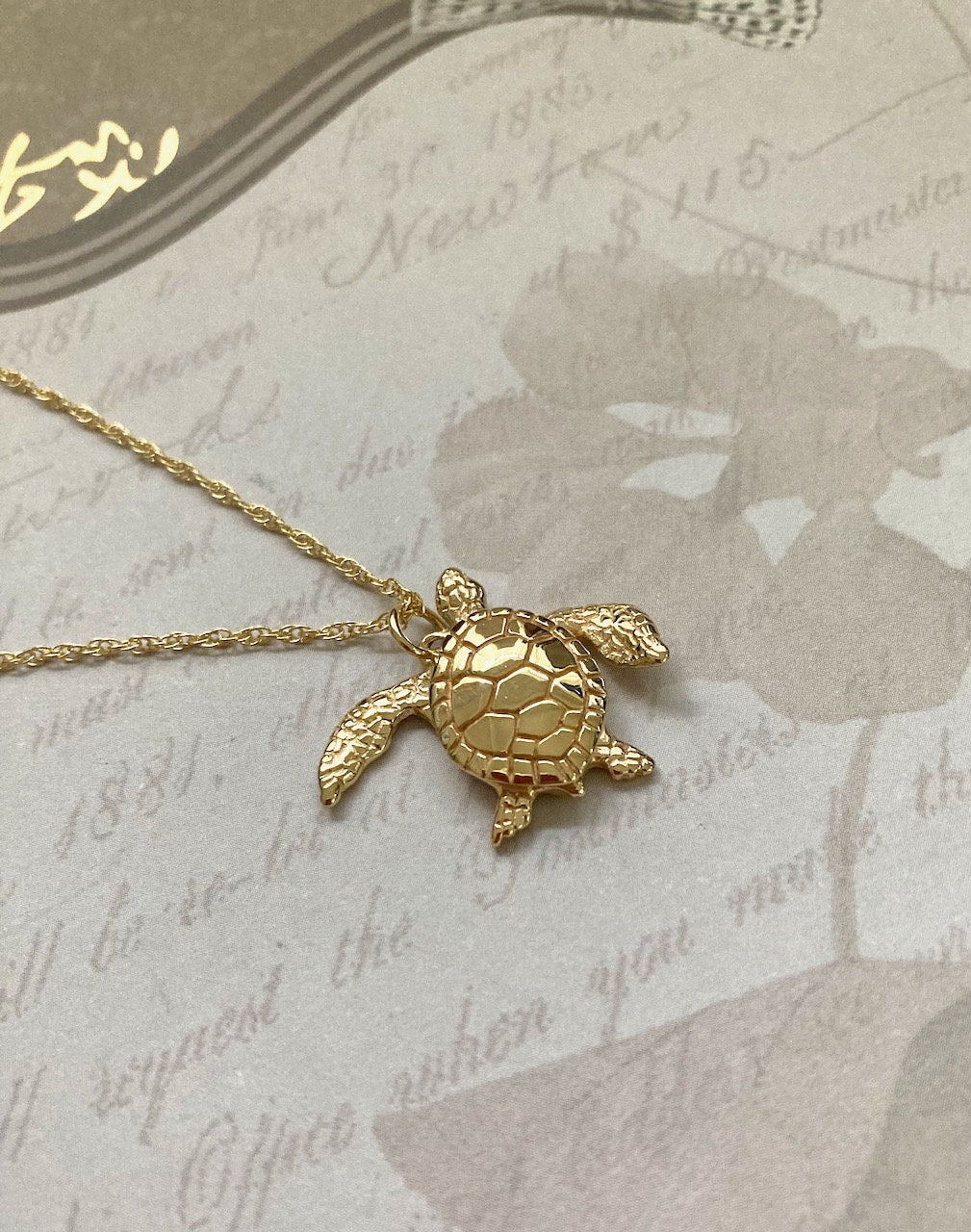 Honu - Hawaiian Green Sea Turtle Pendant in 18k Gold