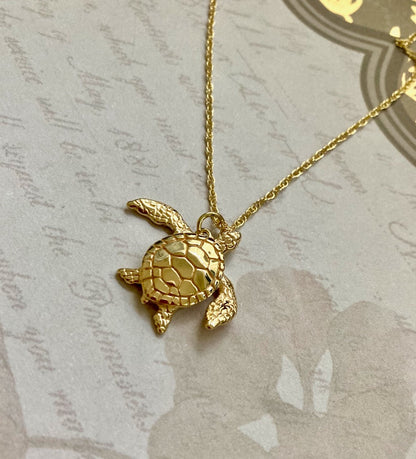 Honu - Hawaiian Green Sea Turtle Pendant in 18k Gold