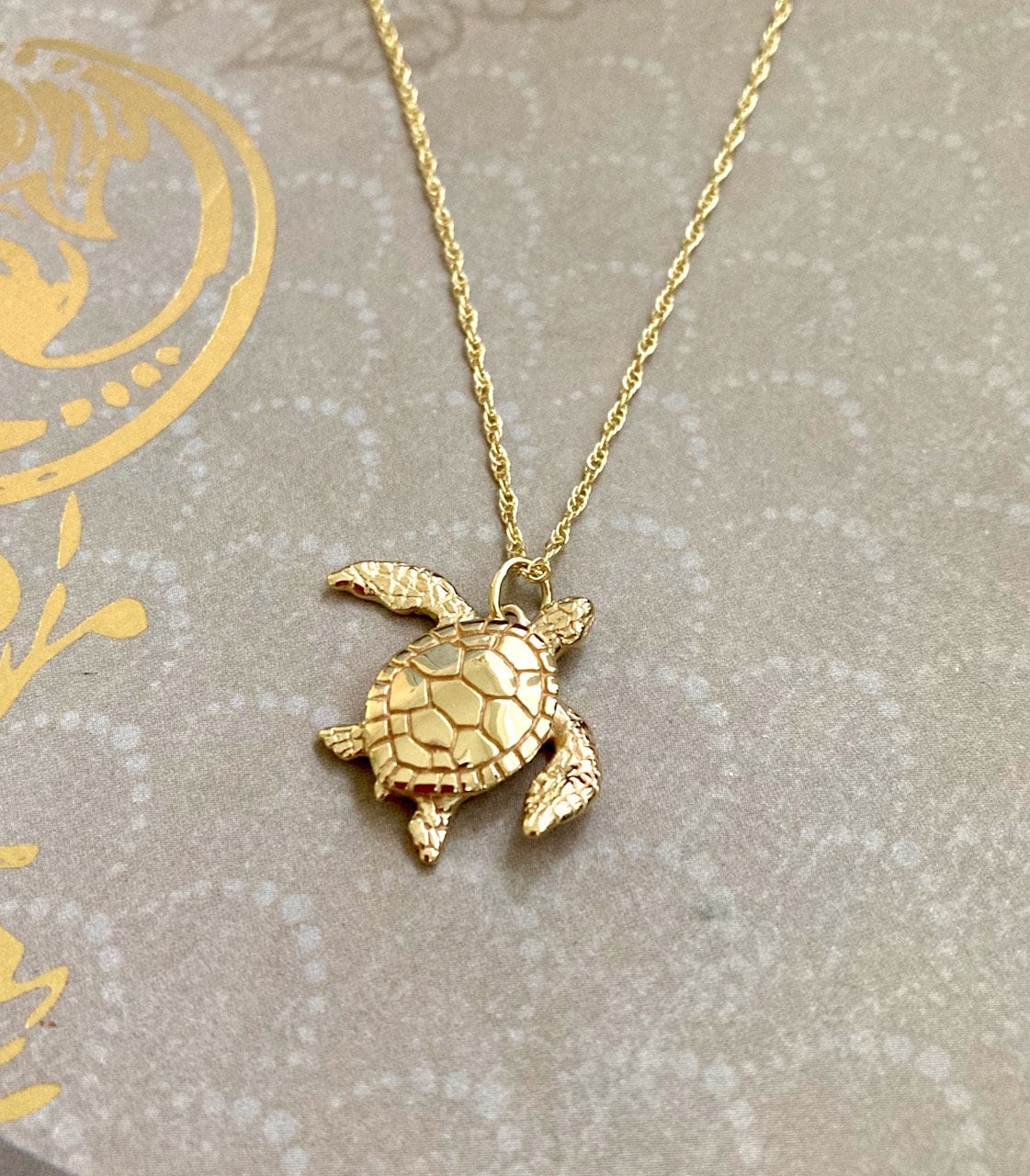 Honu - Hawaiian Green Sea Turtle Pendant in 18k Gold