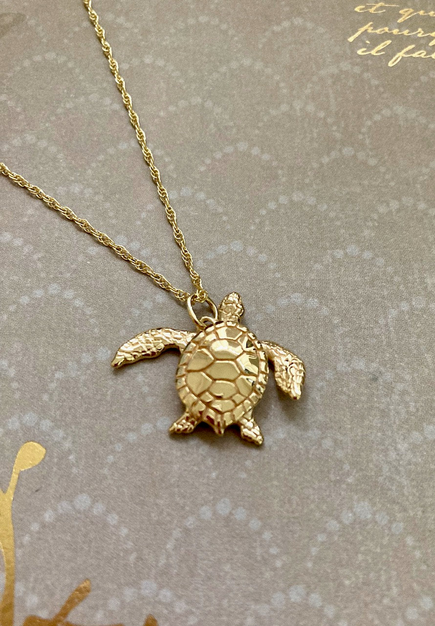 Honu - Hawaiian Green Sea Turtle Pendant in 18k Gold