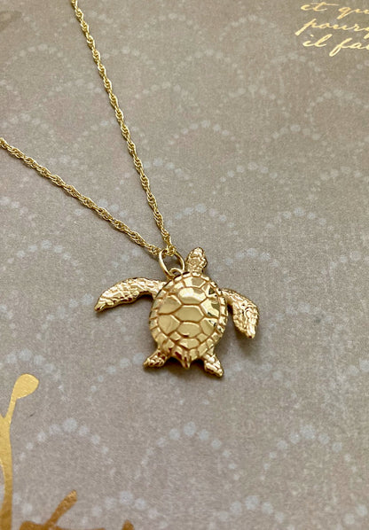 Honu - Hawaiian Green Sea Turtle Pendant in 18k Gold