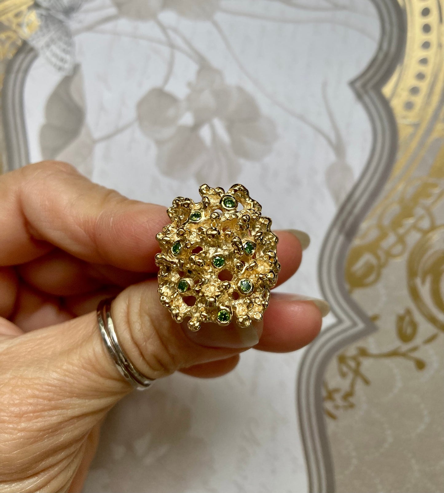 Green Diamond and 18k Gold Lace Coral Ring