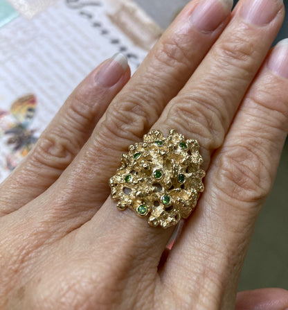 Green Diamond and 18k Gold Lace Coral Ring