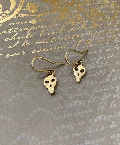 Gold Skull Cutout Earrings 18k