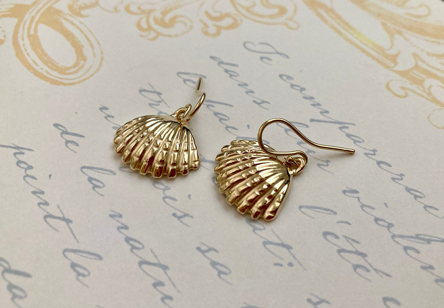 Sunrise Shell Earrings in 18k Yellow Gold