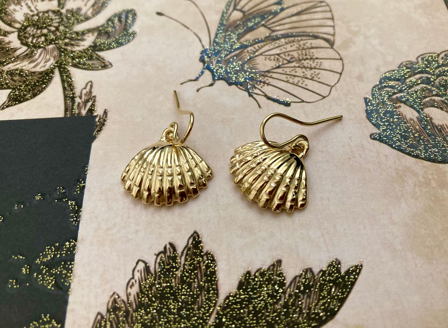 Sunrise Shell Earrings in 18k Yellow Gold