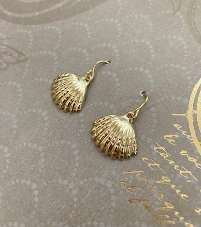 Sunrise Shell Earrings in 18k Yellow Gold